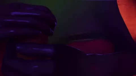 Whore Queen Nualia - Dezmall