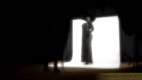 Lady Dimitrescu: COVERGIRL - FreeGlass