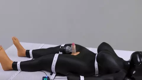 Femdom Amy denied Rouges's Cum