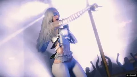 Dancing Hottie Striptease