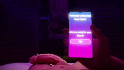 love hotel (nude)