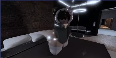 Cute Roblox femboy shaking his fat ass